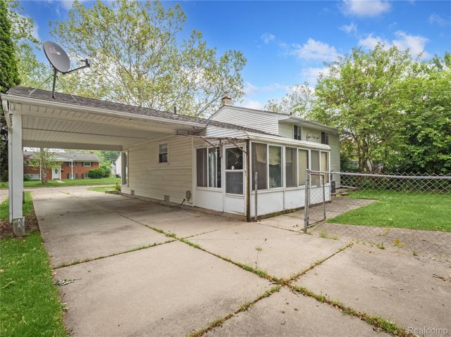 2071 Koper Drive, Sterling Heights, MI 48310