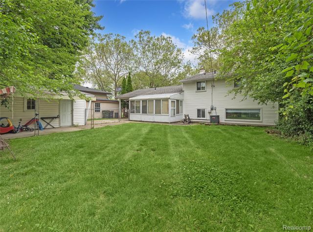 2071 Koper Drive, Sterling Heights, MI 48310