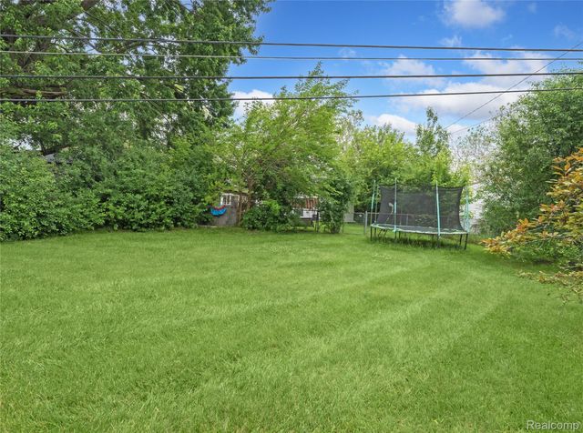 2071 Koper Drive, Sterling Heights, MI 48310