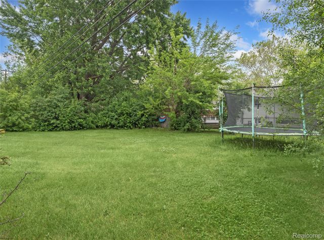 2071 Koper Drive, Sterling Heights, MI 48310