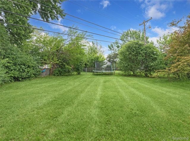 2071 Koper Drive, Sterling Heights, MI 48310