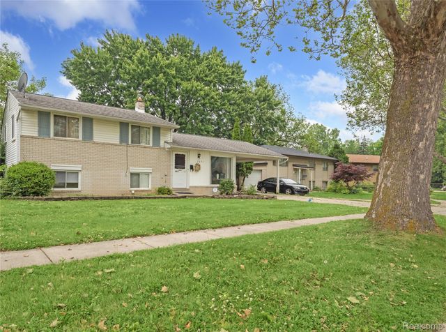 2071 Koper Drive, Sterling Heights, MI 48310