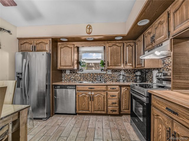 2071 Koper Drive, Sterling Heights, MI 48310