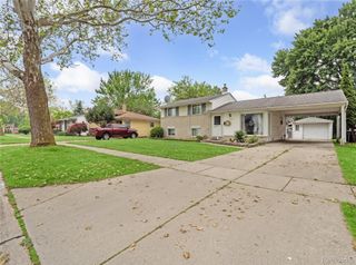 2071 Koper Drive, Sterling Heights, MI 48310