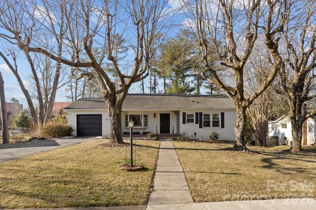 1223 Oakland Street, Hendersonville, NC 28792