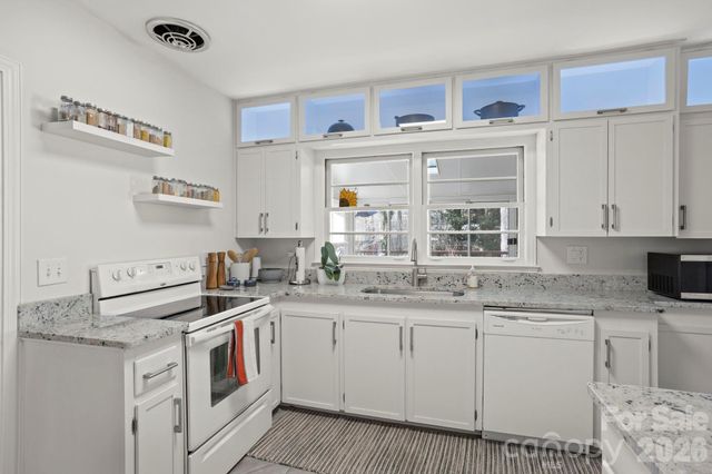 1223 Oakland Street, Hendersonville, NC 28792