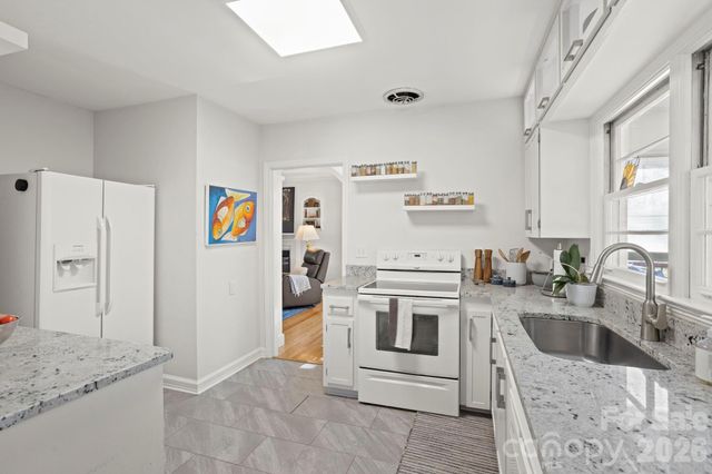 1223 Oakland Street, Hendersonville, NC 28792