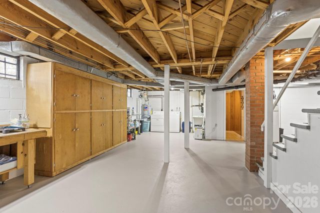 1223 Oakland Street, Hendersonville, NC 28792