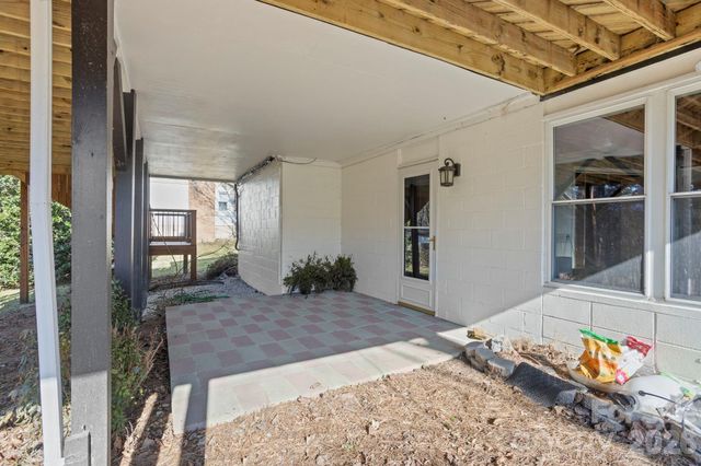 1223 Oakland Street, Hendersonville, NC 28792