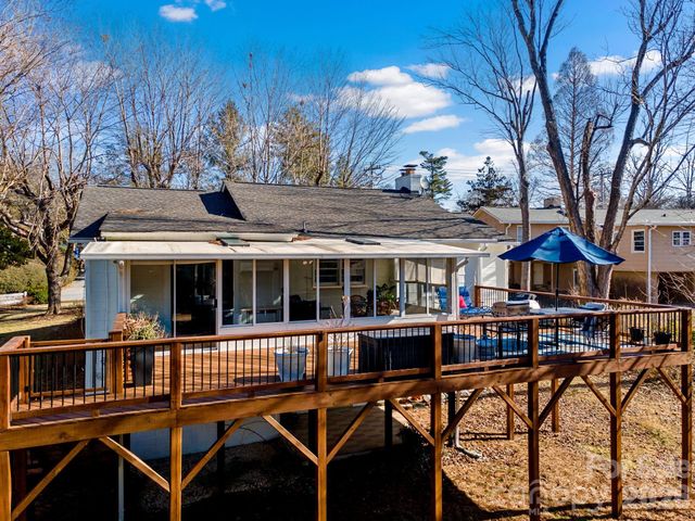 1223 Oakland Street, Hendersonville, NC 28792