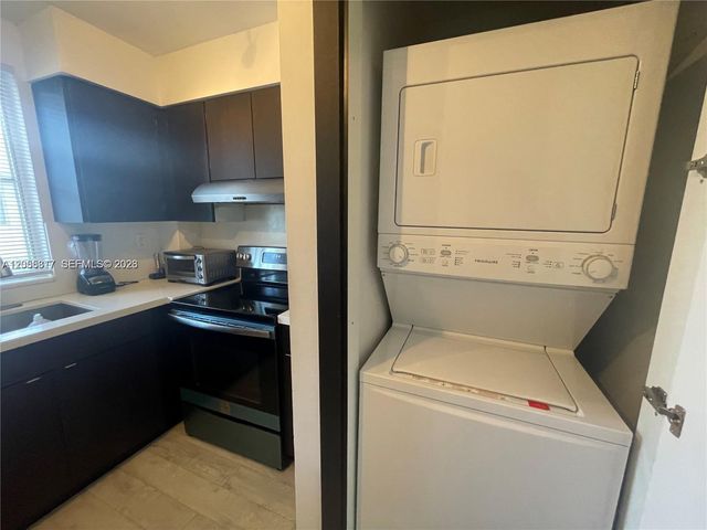 6195 NW 186th Street 403, Hialeah, FL 33015
