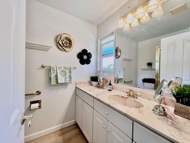 712 Roundtree Ct, Sacramento, CA 95831