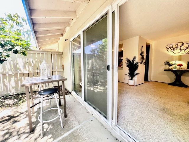 712 Roundtree Ct, Sacramento, CA 95831
