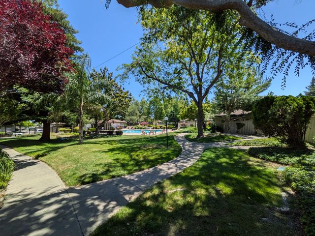 712 Roundtree Ct, Sacramento, CA 95831