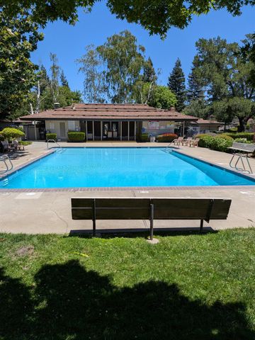 712 Roundtree Ct, Sacramento, CA 95831