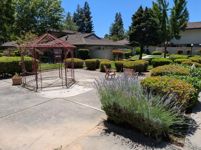 712 Roundtree Ct, Sacramento, CA 95831
