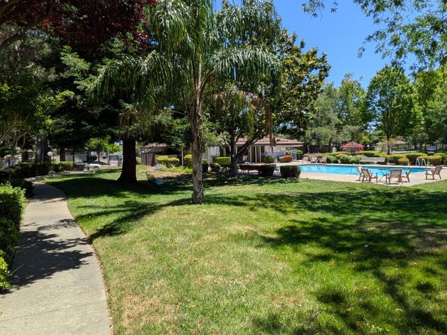 712 Roundtree Ct, Sacramento, CA 95831