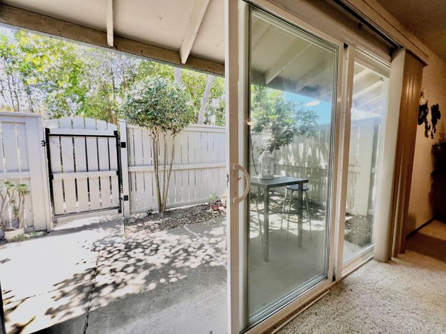 712 Roundtree Ct, Sacramento, CA 95831