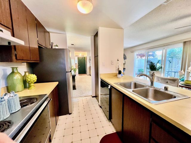 712 Roundtree Ct, Sacramento, CA 95831