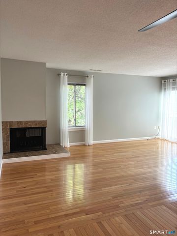 19 Greenbriar Drive, Farmington, CT 06032