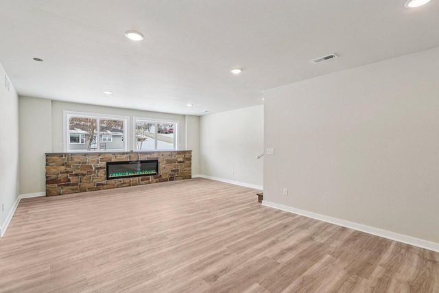 8106 Monroe STREET, Burlington, WI 53105