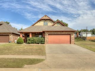 750 Glenhaven Villas Court, Midwest City, OK 73110
