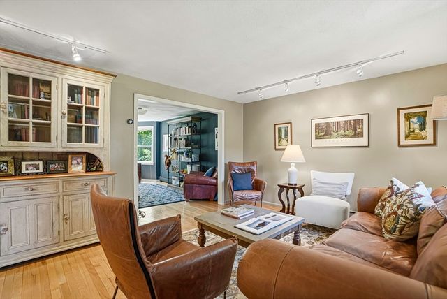 5 Diane Dr, Medway, MA 02053