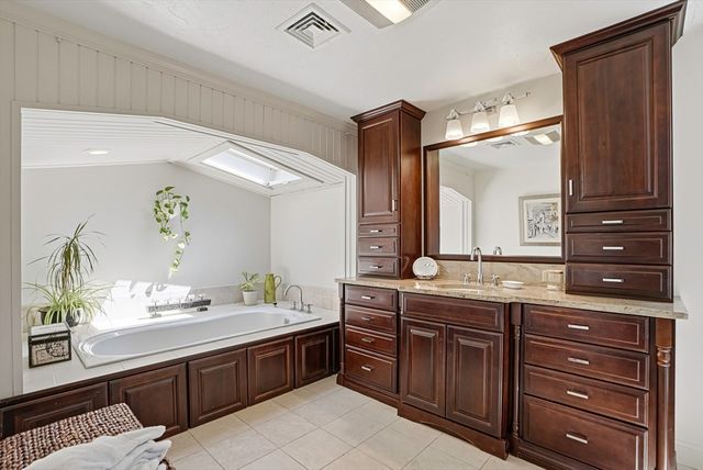 5 Diane Dr, Medway, MA 02053
