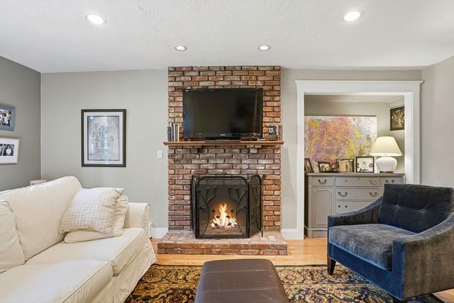 5 Diane Dr, Medway, MA 02053