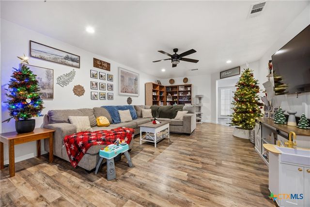 1217 E Avenue H, Nolanville, TX 76559