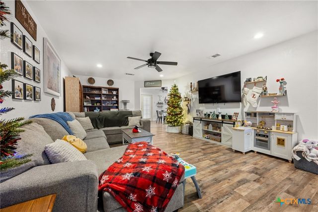 1217 E Avenue H, Nolanville, TX 76559