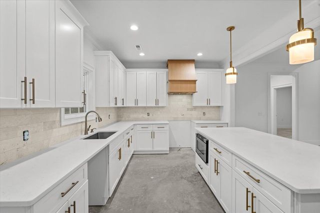 107 W Riley West Street, Chatsworth, GA 30705