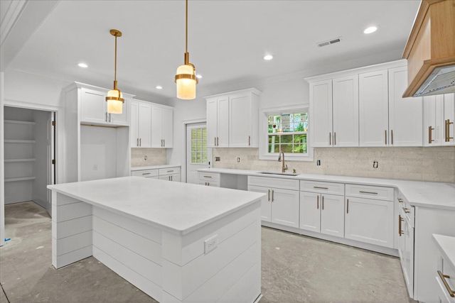 107 W Riley West Street, Chatsworth, GA 30705