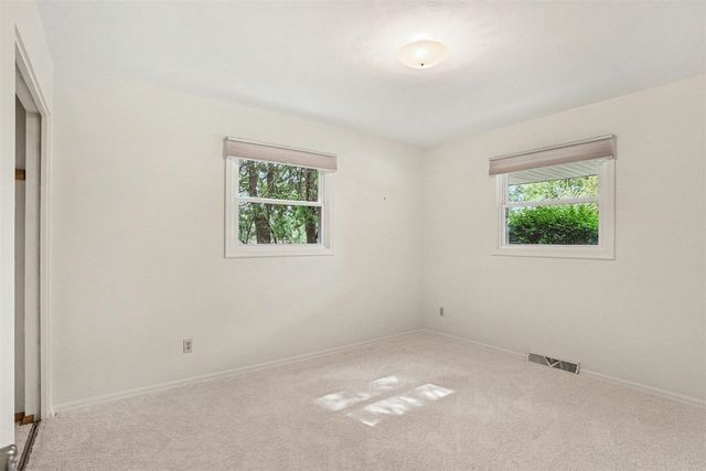 5482 Lindenwood Street, Kalamazoo, MI 49004