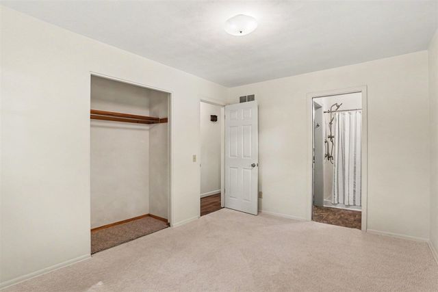 5482 Lindenwood Street, Kalamazoo, MI 49004