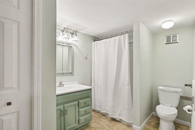 5482 Lindenwood Street, Kalamazoo, MI 49004