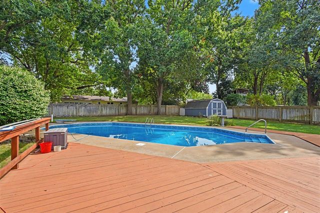 5482 Lindenwood Street, Kalamazoo, MI 49004