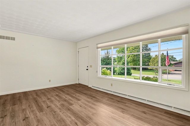 5482 Lindenwood Street, Kalamazoo, MI 49004