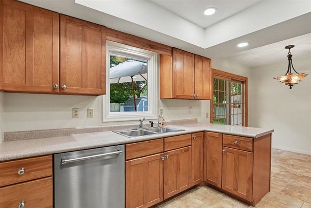 5482 Lindenwood Street, Kalamazoo, MI 49004