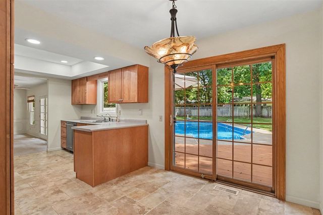 5482 Lindenwood Street, Kalamazoo, MI 49004