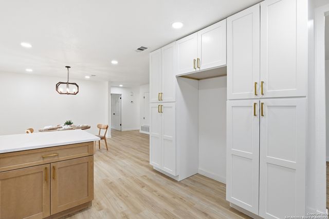 6431 Red Jacket, Leon Valley, TX 78238