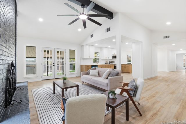 6431 Red Jacket, Leon Valley, TX 78238