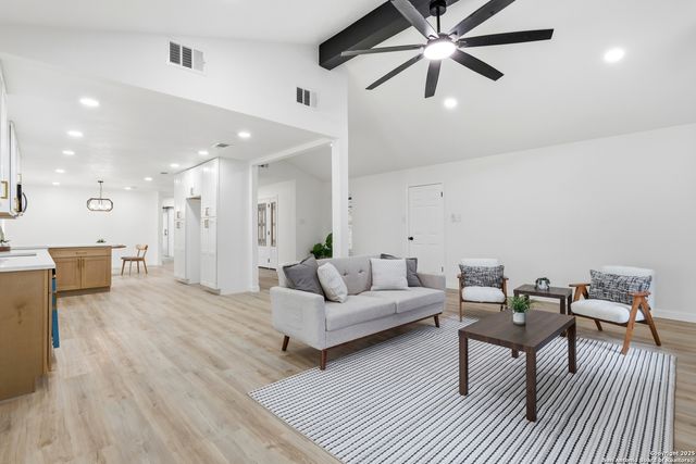 6431 Red Jacket, Leon Valley, TX 78238