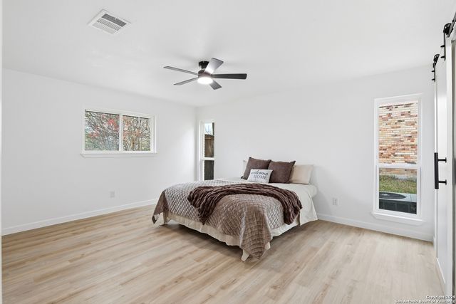 6431 Red Jacket, Leon Valley, TX 78238