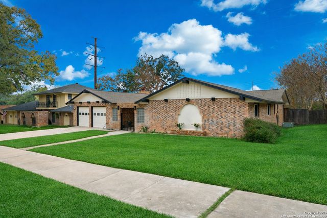 6431 Red Jacket, Leon Valley, TX 78238