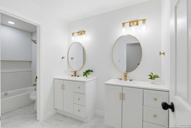 6431 Red Jacket, Leon Valley, TX 78238