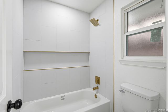 6431 Red Jacket, Leon Valley, TX 78238