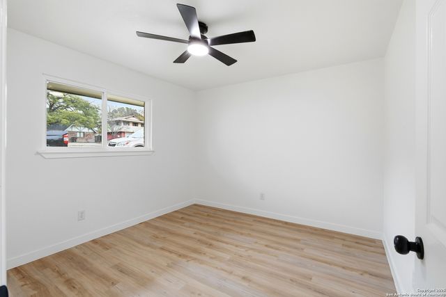 6431 Red Jacket, Leon Valley, TX 78238