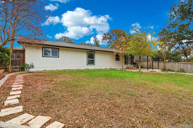 6431 Red Jacket, Leon Valley, TX 78238