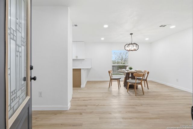 6431 Red Jacket, Leon Valley, TX 78238